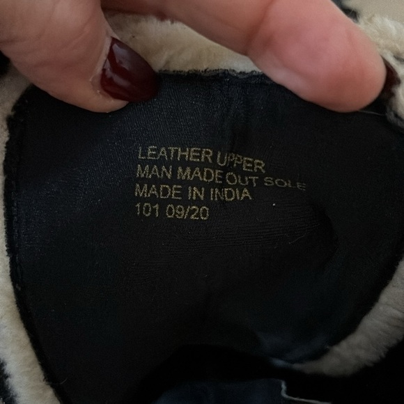 KURT GEIGER PATENT LEATHER SHEARLING LINED COMBAT BOOTS SIZE 41 us 10 - Picture 8 of 9